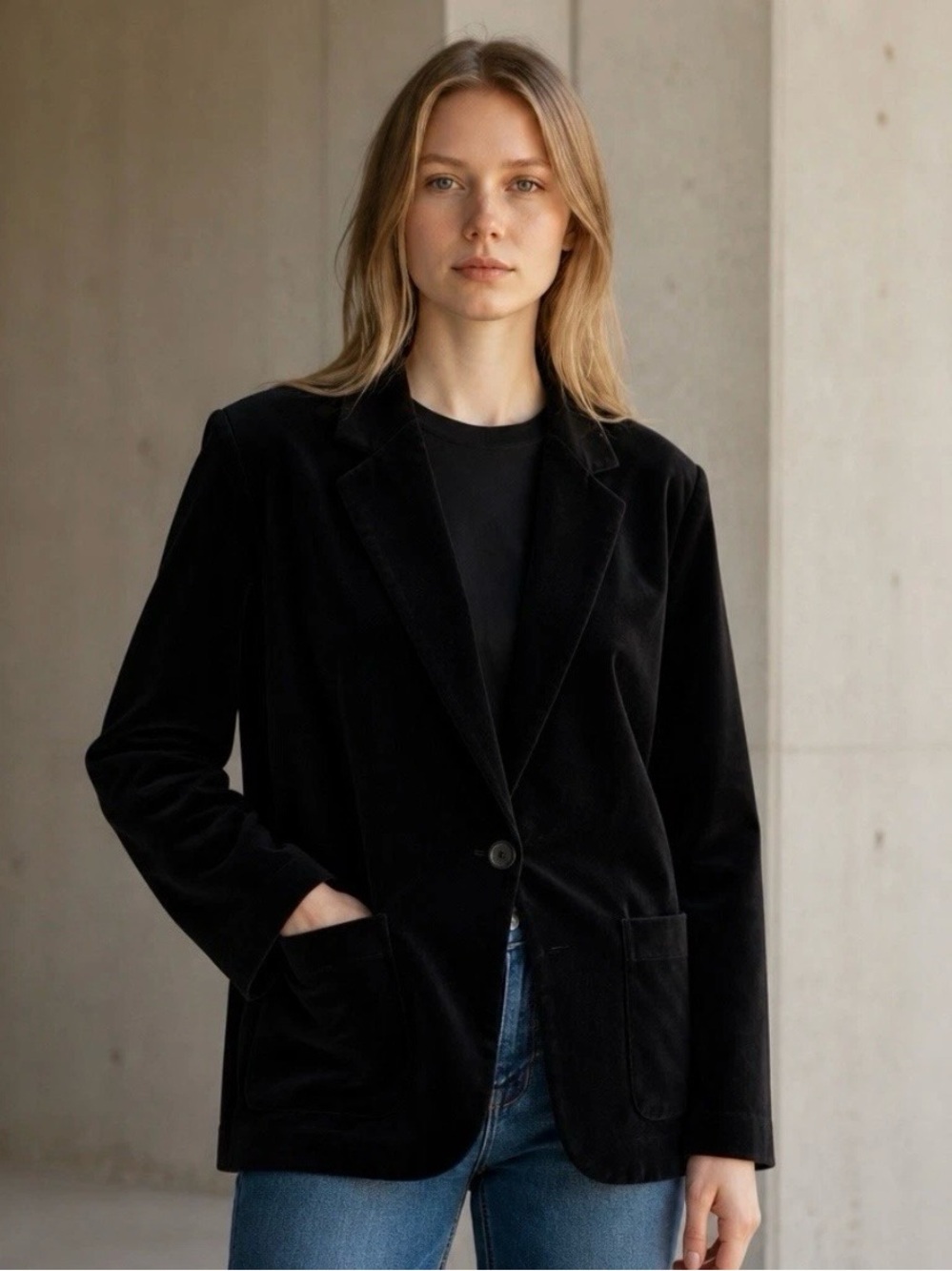 Vintage Abvien Black velvet Blazer size M
